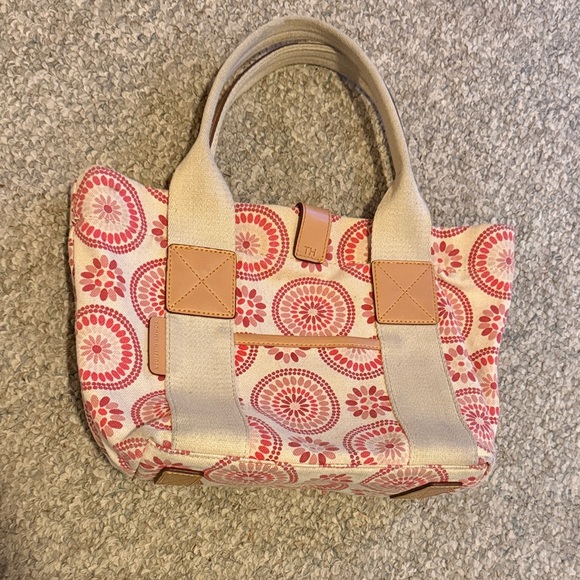 Tommy Hilfiger Handbags - Tommy Hilfiger Pink and Cream Floral Tote